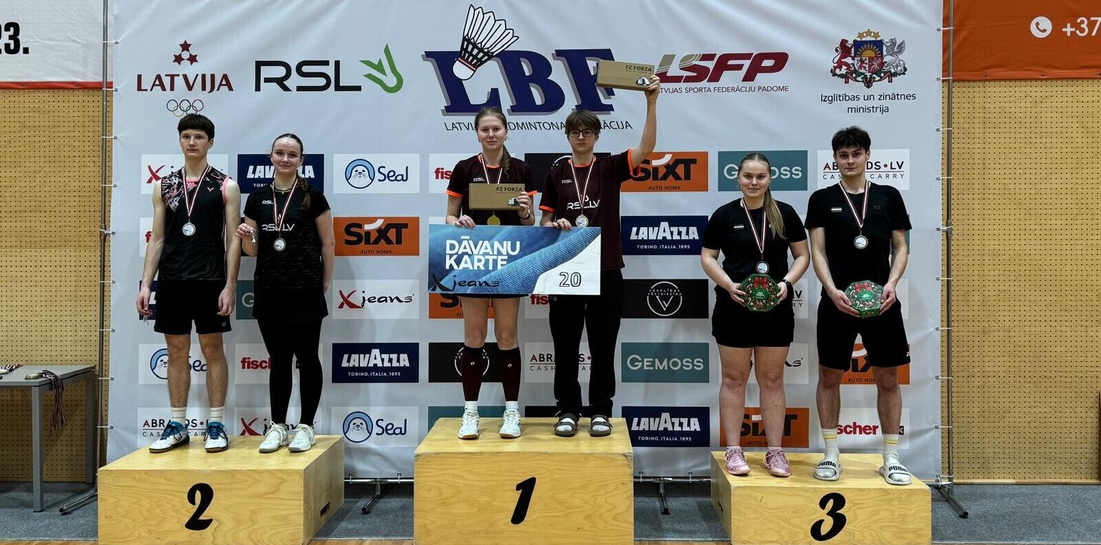 Badmintonisti noslēdz gadu, izcīnot visu kalumu medaļas