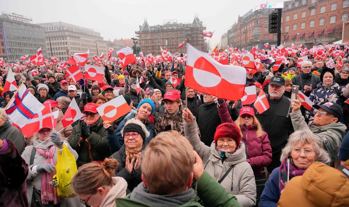 Dānijā tūkstošiem cilvēku protestē pret Trampu