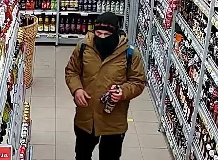 Policija Liepājā skaidro vīrieša identitāti