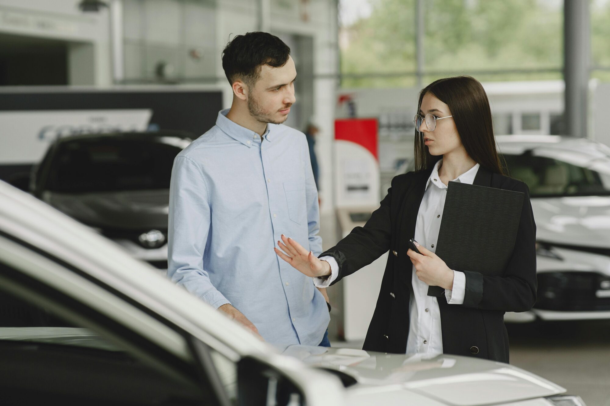 Aptauja: Latvijā 46% iedzīvotāju šogad plāno iegādāties auto
