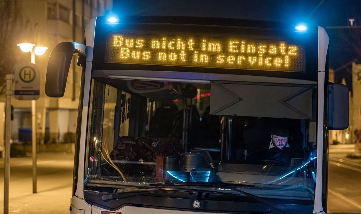 Vācijas sabiedrisko transportu paralizē streiks