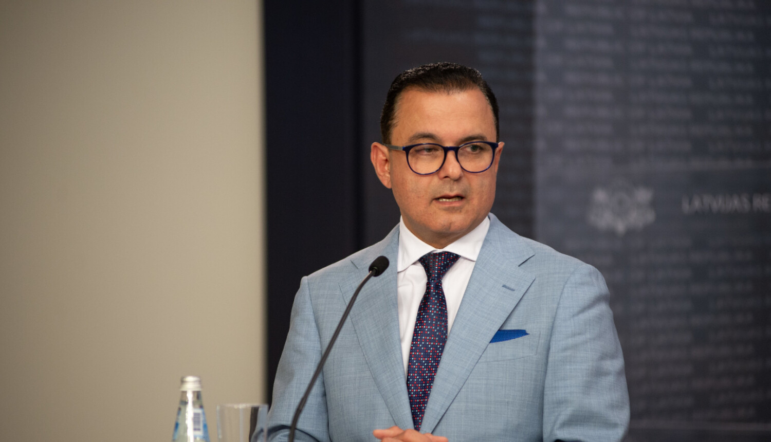 Abu Meri: Jāapsver iespējas mazināt nekontrolētu interneta lietošanu līdz 15 gadu vecumam
