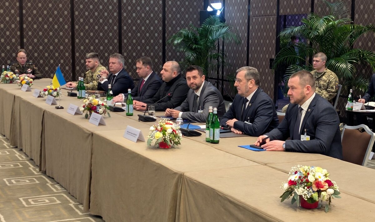 Ženēvā noslēgušās Ukrainas, ASV un Krievijas trīspusējās sarunas