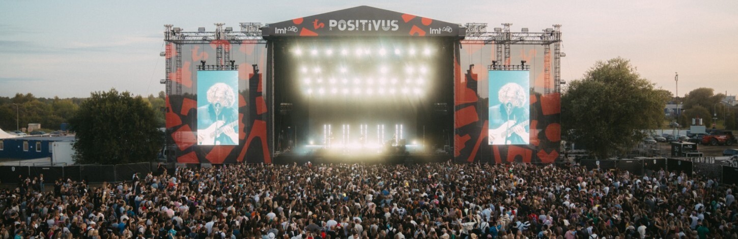 Populārās mūzikas festivāls “Positivus” Rīgā notiks tikai vienu dienu Mežaparkā