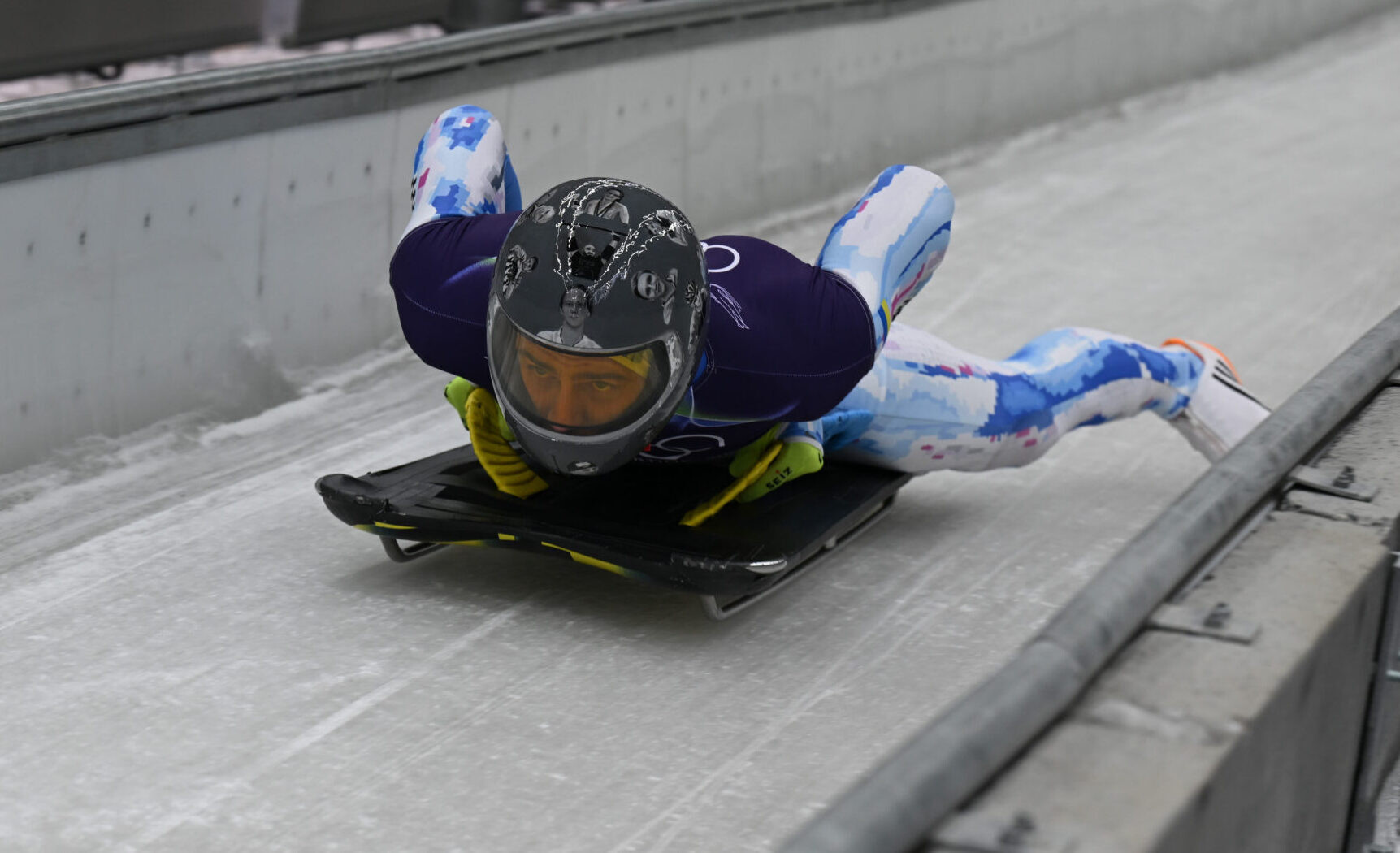 Heraskevičs treniņos turpina startēt ar ķiveri karā nogalināto Ukrainas sportistu piemiņai