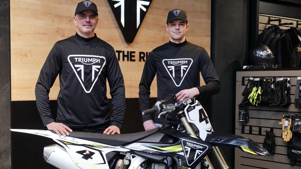 Lauris un Uldis Freibergi šosezon motokrosā startēs ar “Triumph” motocikliem