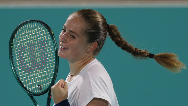 Ostapenko grūtā cīņā pārvar Dohas “WTA 1000” turnīra pirmo kārtu