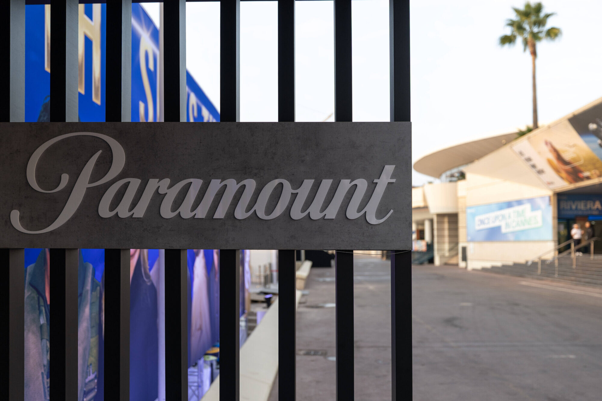 “Paramount” iegādāsies “Warner Bros. Discovery”