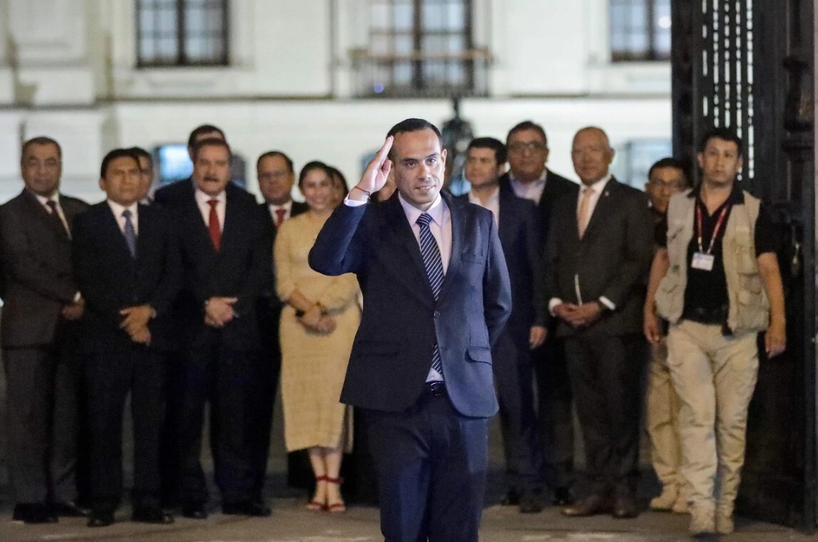 Peru Kongress atstādina pagaidu prezidentu