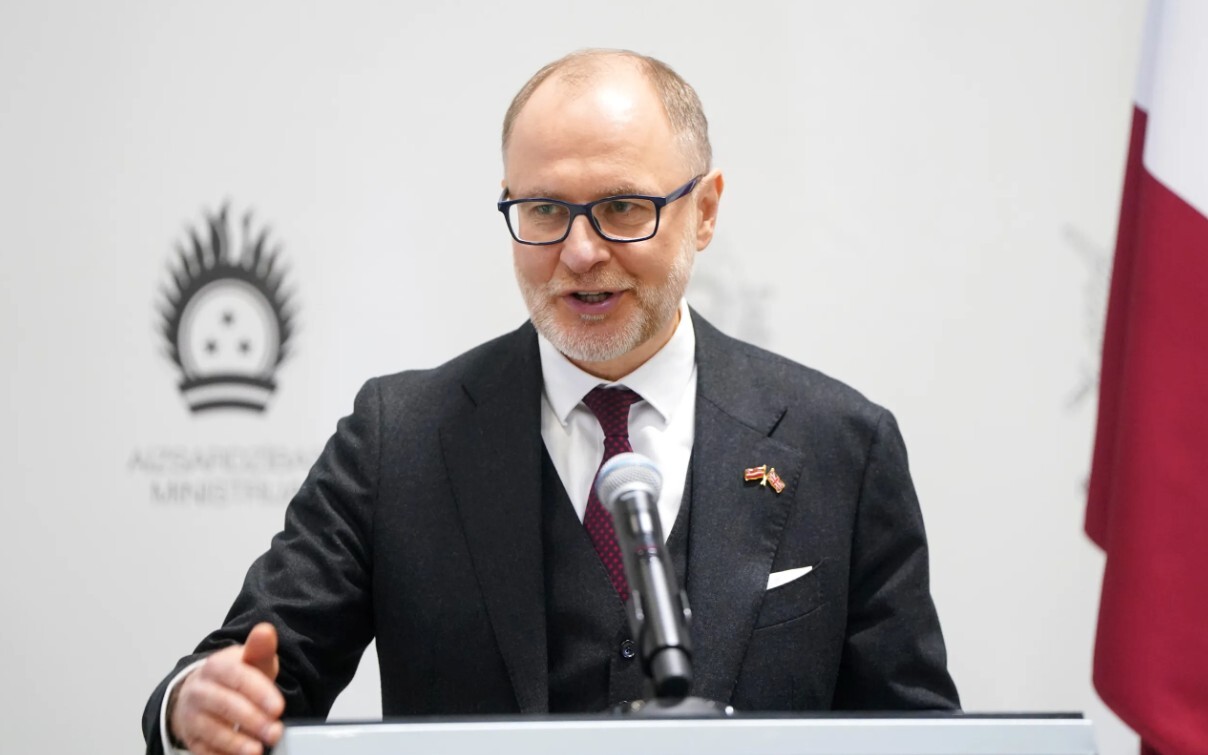 Latvijas aizsardzības ministrs: Rietumu finansējumam Ukrainas militārajam atbalstam būtu jābūt lielākam