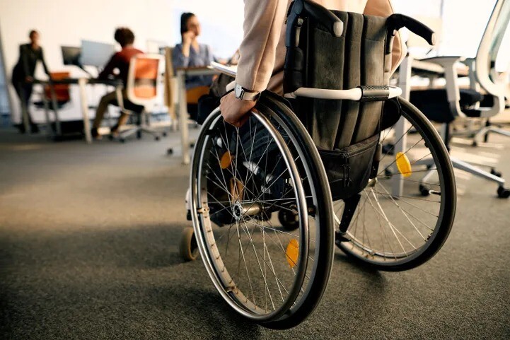 Pieejamas bezmaksas vingrošanas nodarbības pieaugušajiem ar invaliditāti
