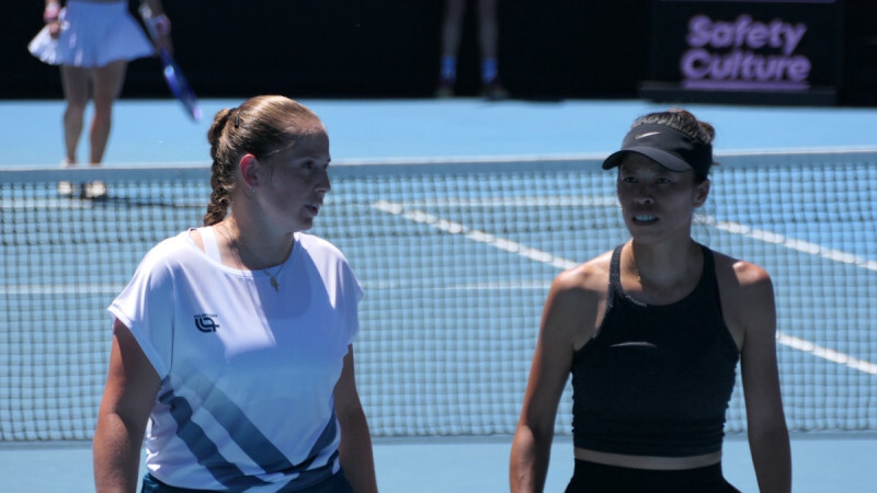 Ostapenko Dohas “WTA 1000” turnīrā zaudē dubultspēļu finālā