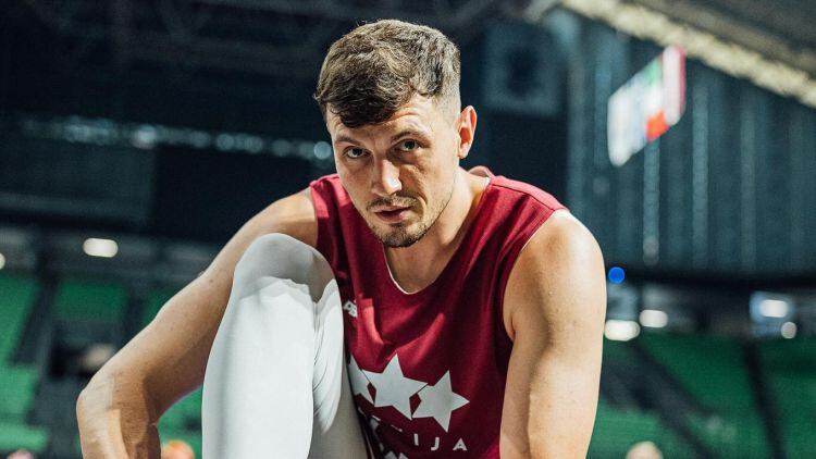Latvijas basketbola izlases paplašinātajā kandidātu sarakstā iekļauti trīs brāļi Kuruci