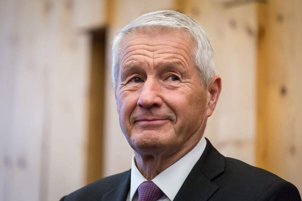 Norvēģijas ekspremjeram jāskaidrojas par sakariem ar Epstīnu