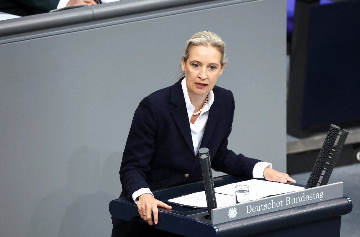 Par AfD līderiem atkārtoti ievēlēti Veidele un Hrupalla