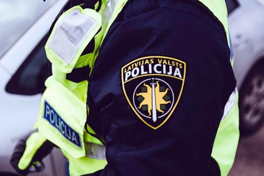 Meteņu svinībās Beberliņos aiztur vīrieti par padomju simbolikas demonstrēšanu