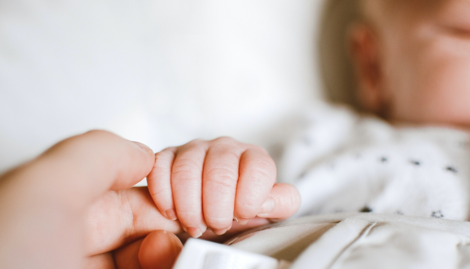 SPKC: Latvijā pieaug respiratori sincitiālā vīrusa izplatība, kas īpaši apdraud zīdaiņus