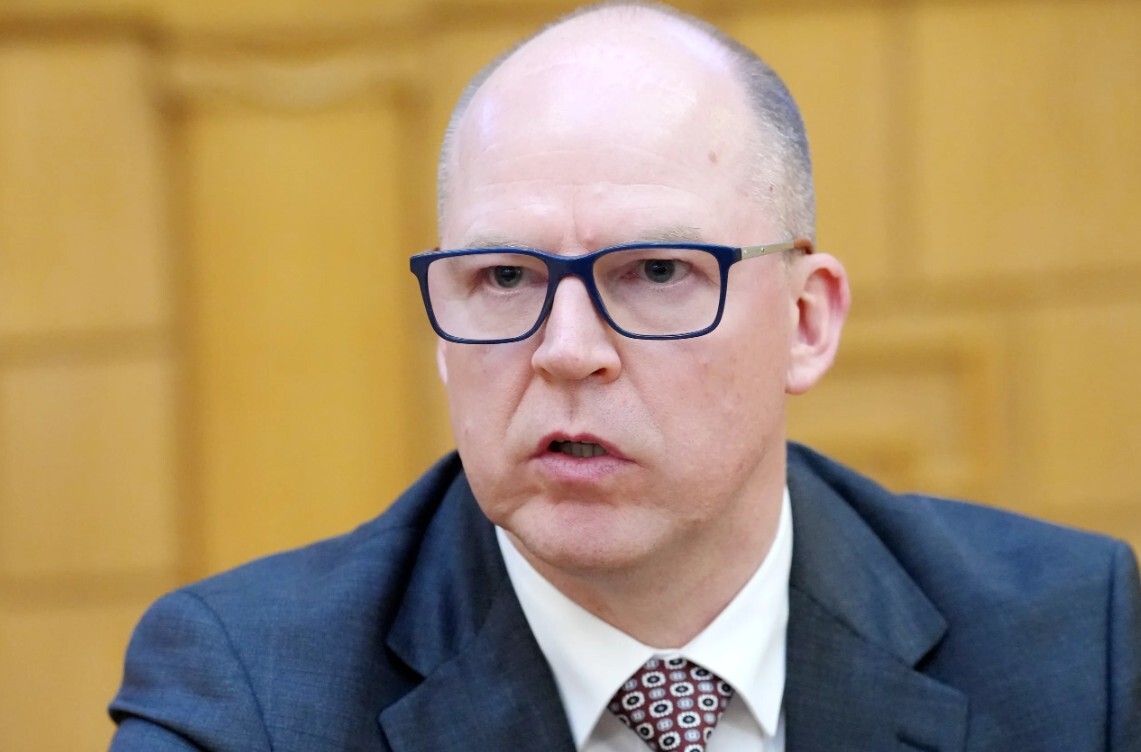 Ģenerālprokurors slavē prokurorus par “mugurkaulu”, virzot Kariņa lidojumu lietu
