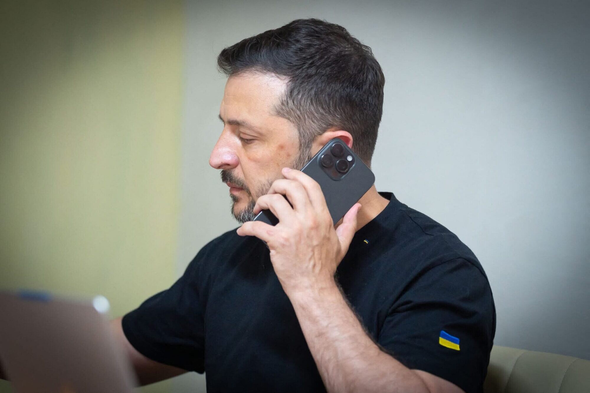 Notikusi Zalenska un Trampa telefonsaruna