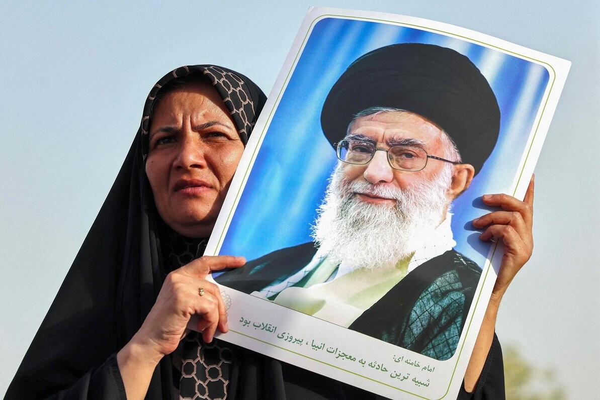 Hamenei apglabās Mašhedā