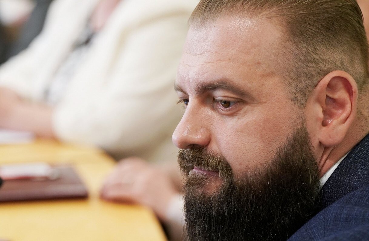 Kriminālprocesā par krāpšanos IT iepirkumos apcietinātais Liopa atstādināts no amata DAP