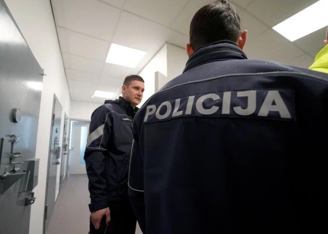 Lietā par krāpšanos IT iepirkumos apcietinātas divas personas