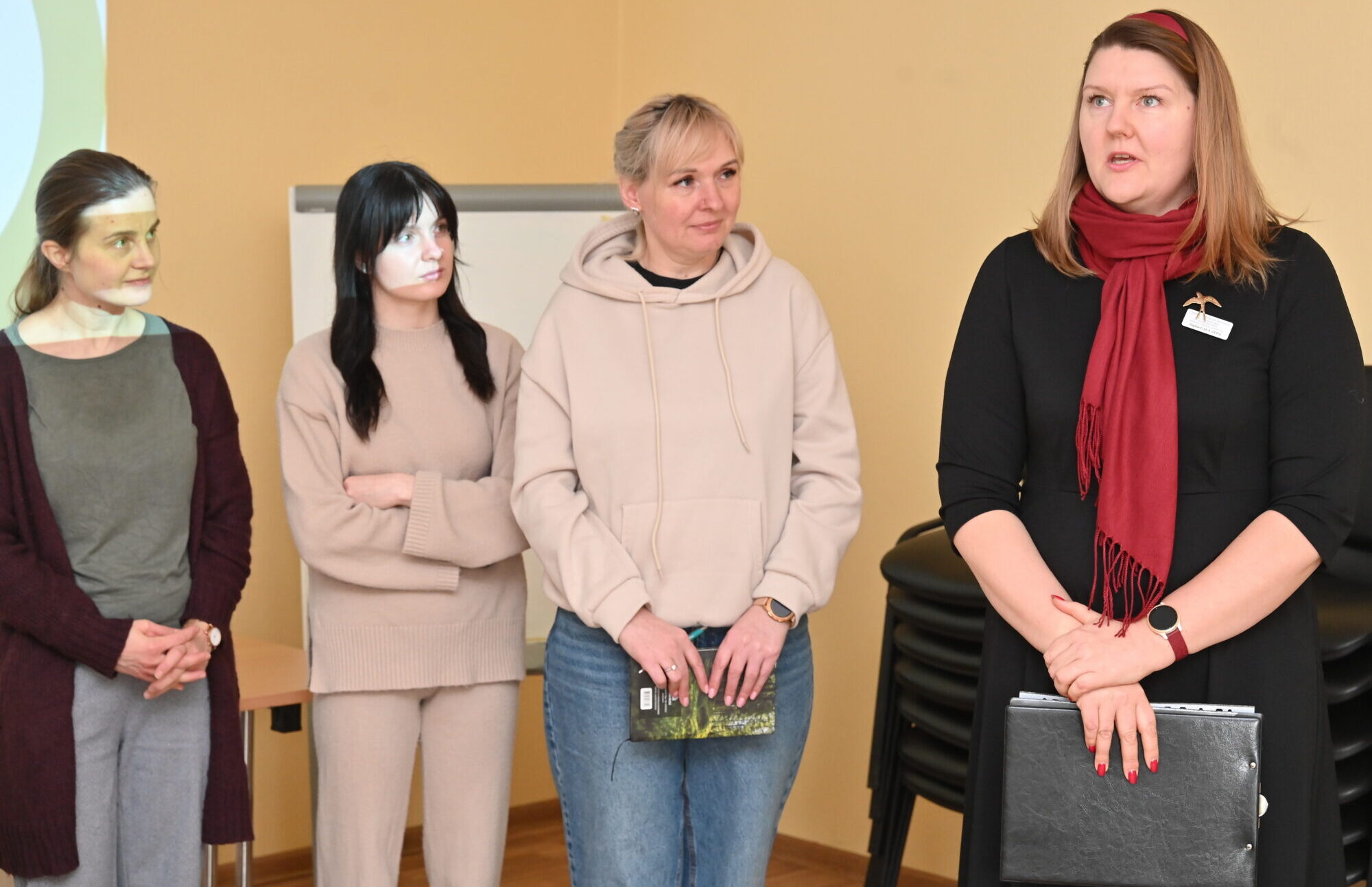 Foto: Desmit minūtes klienta lomā. Topošie sociālie darbinieki sastop skaudro realitāti