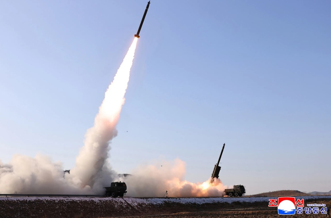 Seula: Ziemeļkoreja palaidusi ap desmit ballistisko raķešu