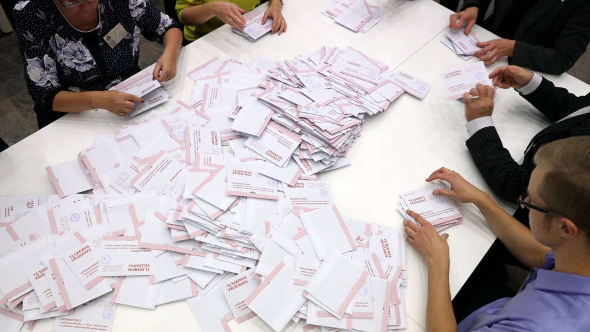 Koalīcija neredz šķēršļus pieņemt politisku lēmumu par 15. Saeimas vēlēšanu balsu skaitīšanu manuāli
