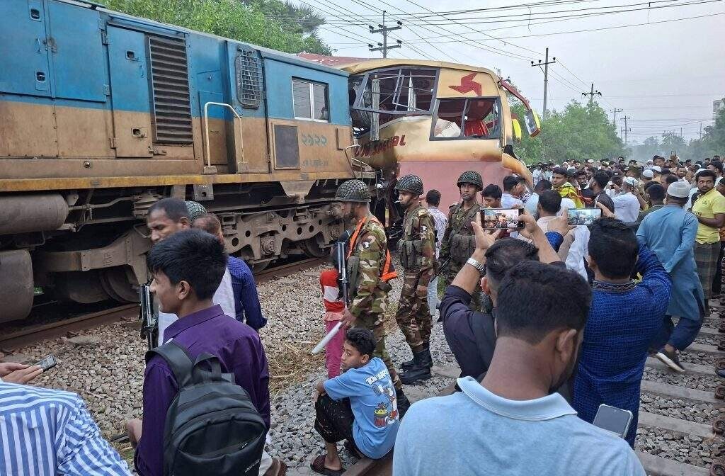 Bangladešā vilciena un autobusa sadursmē 12 bojāgājušie