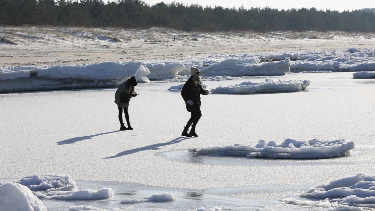 Jelgavā no Lielupes ledus nocelti divi pusaudži