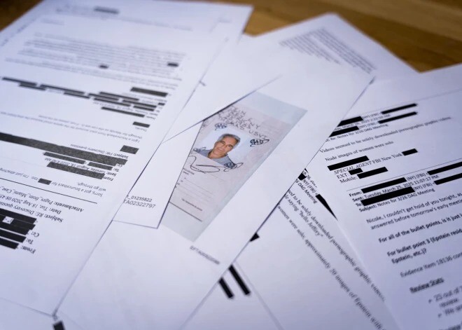 Latvijas izmeklētāji no ASV mēģinās iegūt “perspektīvāko informāciju” no Epstīna failiem