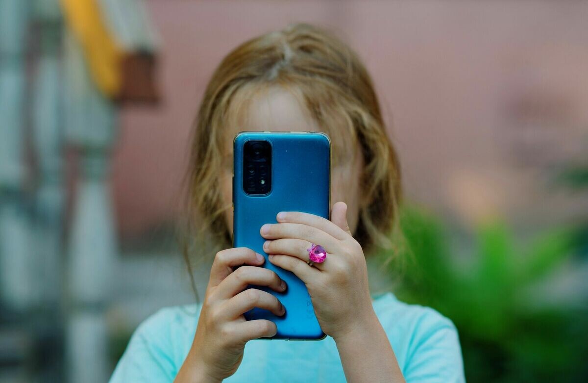 Ministrs aicina apsvērt iespējas mazināt nekontrolētu interneta lietošanu līdz 15 gadu vecumam