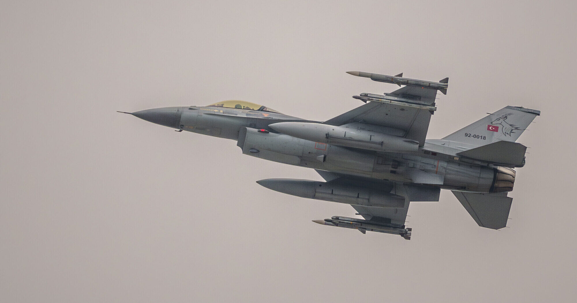 Turcija izvieto Ziemeļkiprā sešus iznīcinātājus F-16