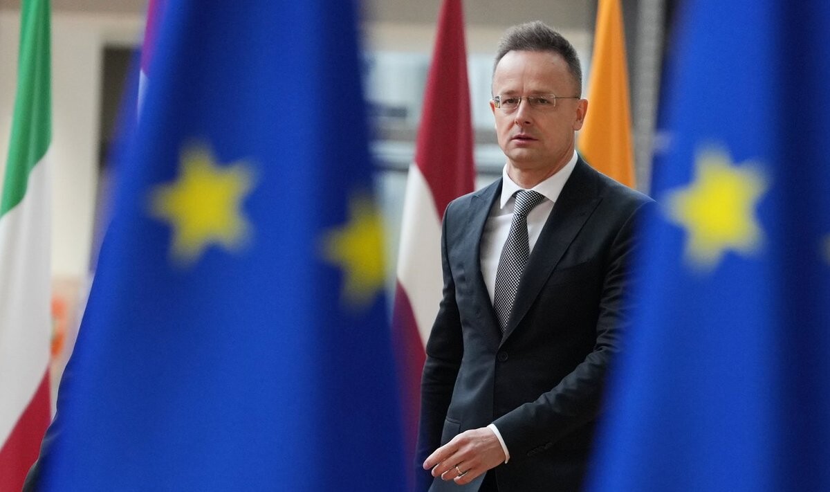 Laikraksts: Sijārto ziņojis Lavrovam par ES sanāksmju detaļām