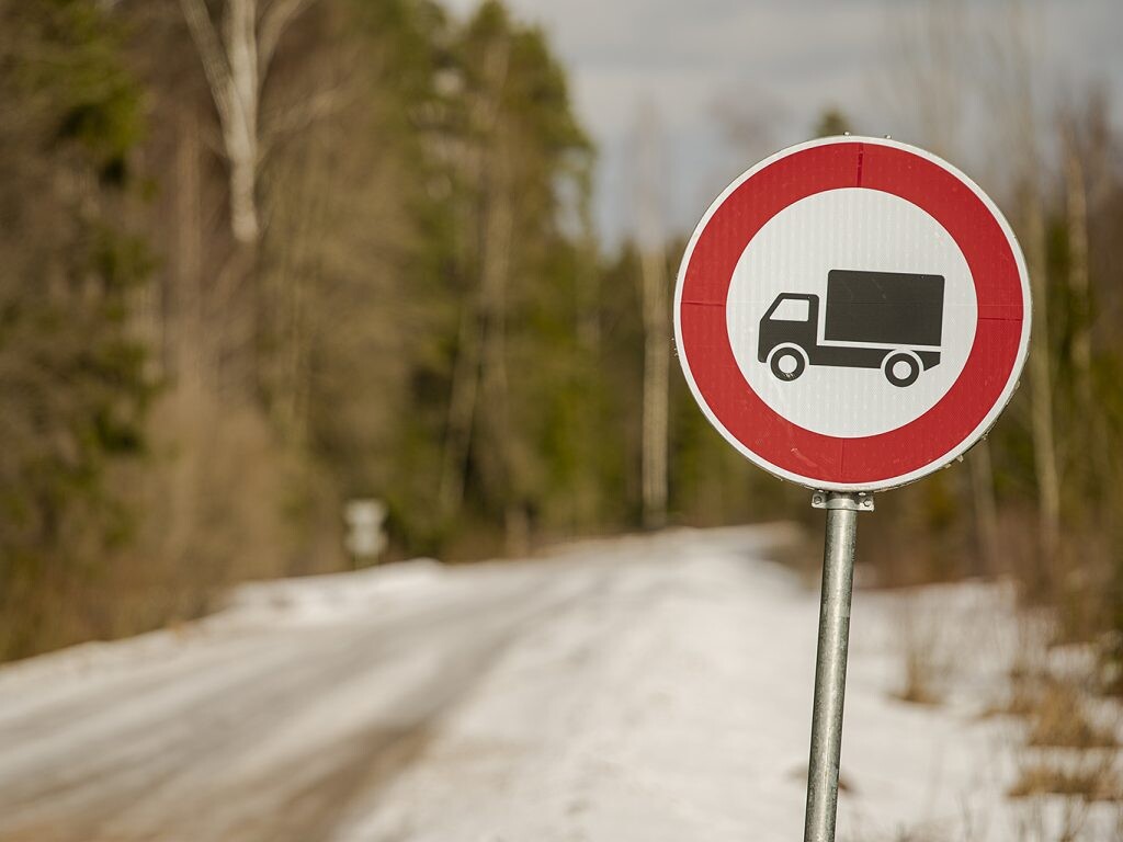 Šķīdoņa dēļ 367 grants autoceļu posmos ieviesti transporta masas ierobežojumi
