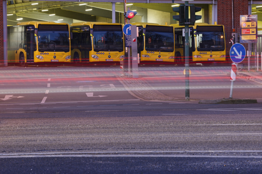 Streiks Hamburgā paralizē metro un autobusu satiksmi