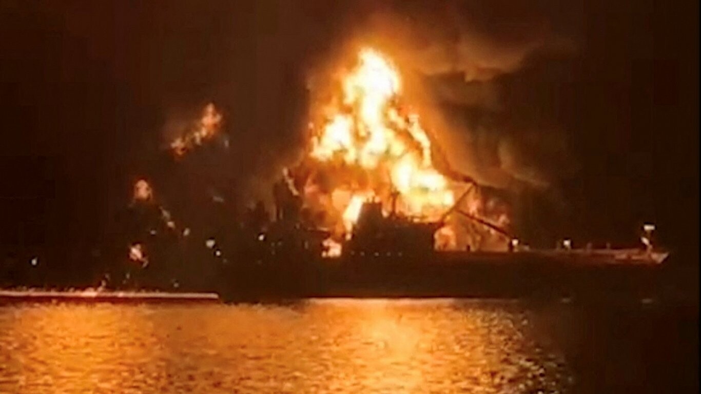 Uzbrukumā naftas tankkuģiem pie Irākas nogalināts viens apkalpes loceklis