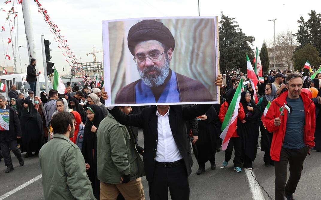 Laikraksts: Hamenei dēls kļuvis par galveno līdera amata pretendentu