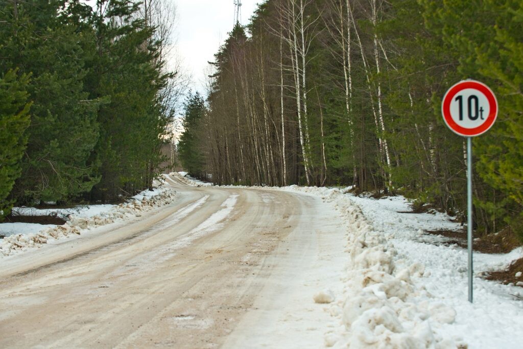 Šķīdoņa dēļ 204 grants autoceļu posmos ieviesti transporta masas ierobežojumi