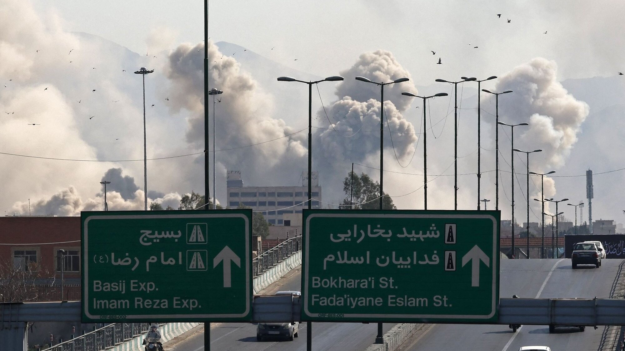 Izraēla bombardējusi Irānas iekšējās drošības centrus