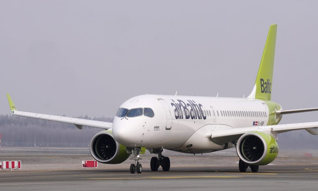 “airBaltic” neplāno atcelt reisus degvielas cenu kāpuma dēļ
