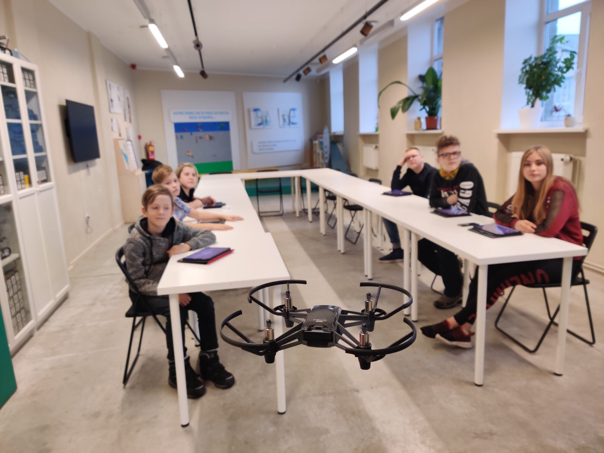 “FabLab Liepāja” jaunieši varēs apgūt dronu izveidi un pilotēšanu