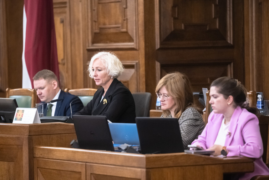 Gada sākumā lielākas algas bijušas Mieriņai, Grasbergam un Smiltēnam