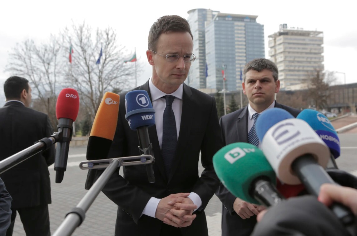 Ungārijas ārlietu ministrs vaino Baltijas valstis par “dancošanu pēc Zelenska stabules”