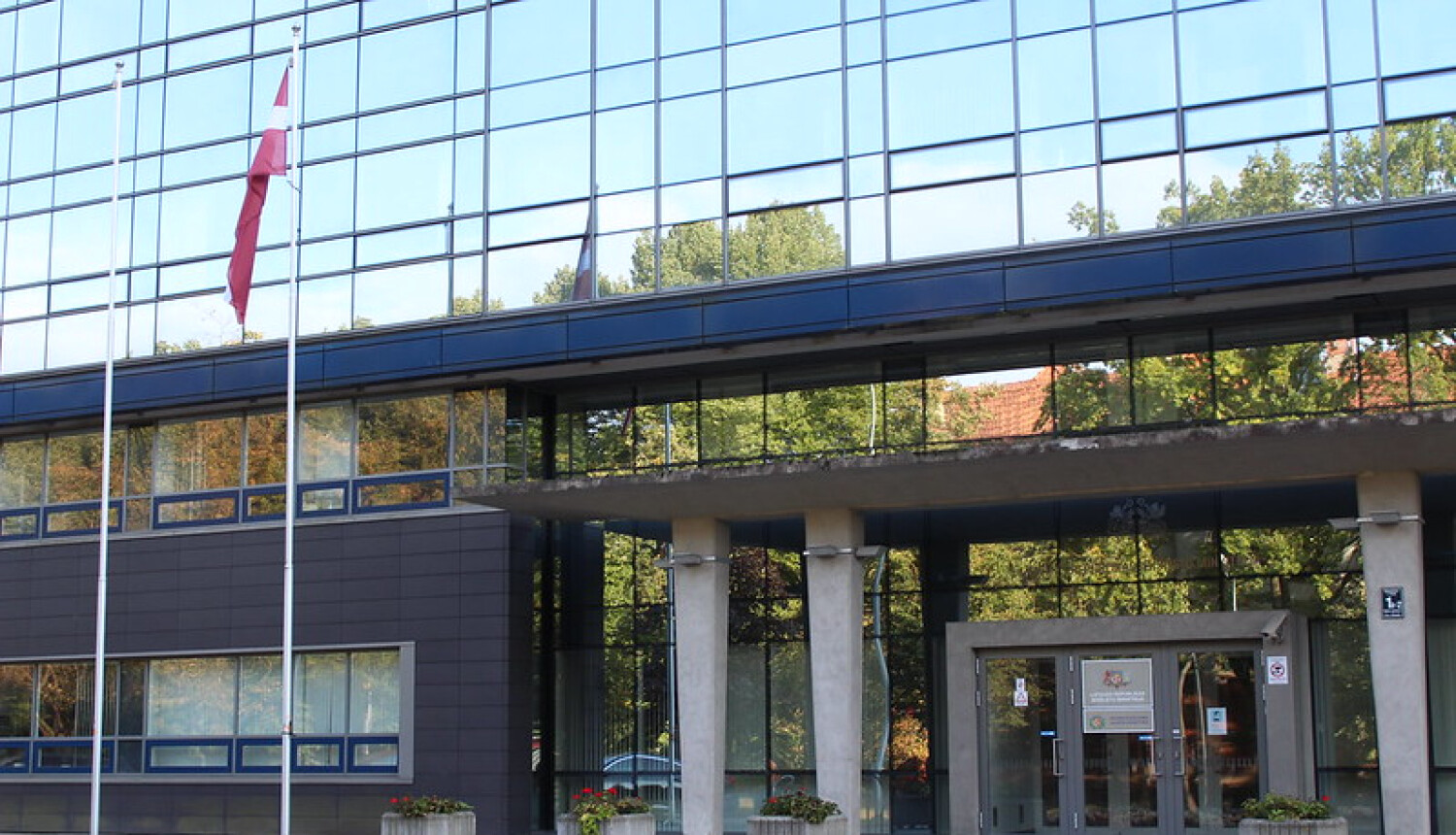 Nosaka speciālo ierīču izmantošanu kritiskās infrastruktūras objektu apsardzē