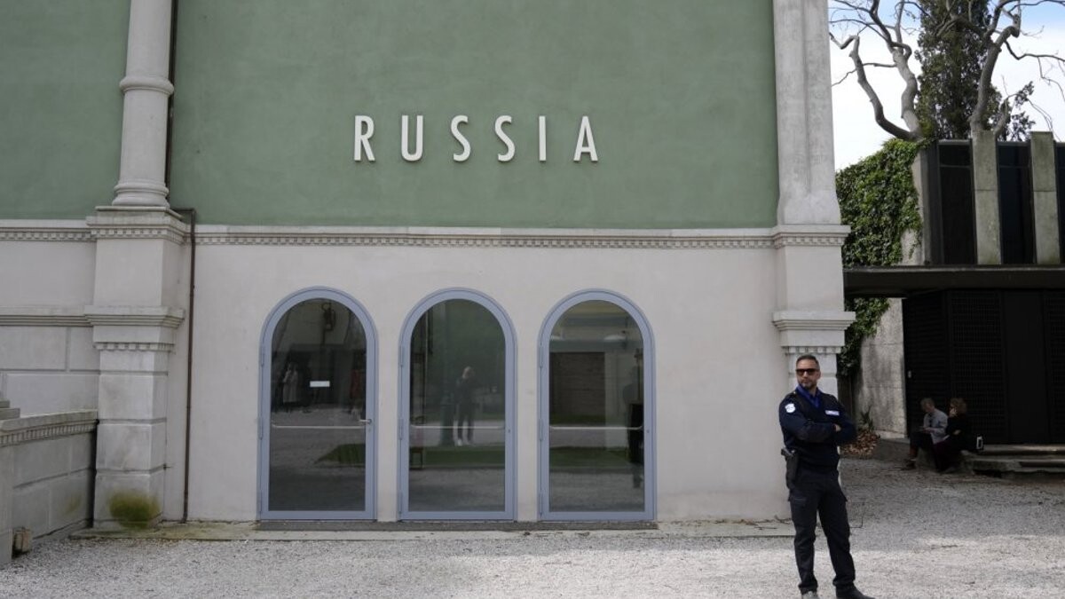 Vairāki EP deputāti aicina apturēt ES finansējumu Venēcijas biennālei Krievijas dalības gadījumā