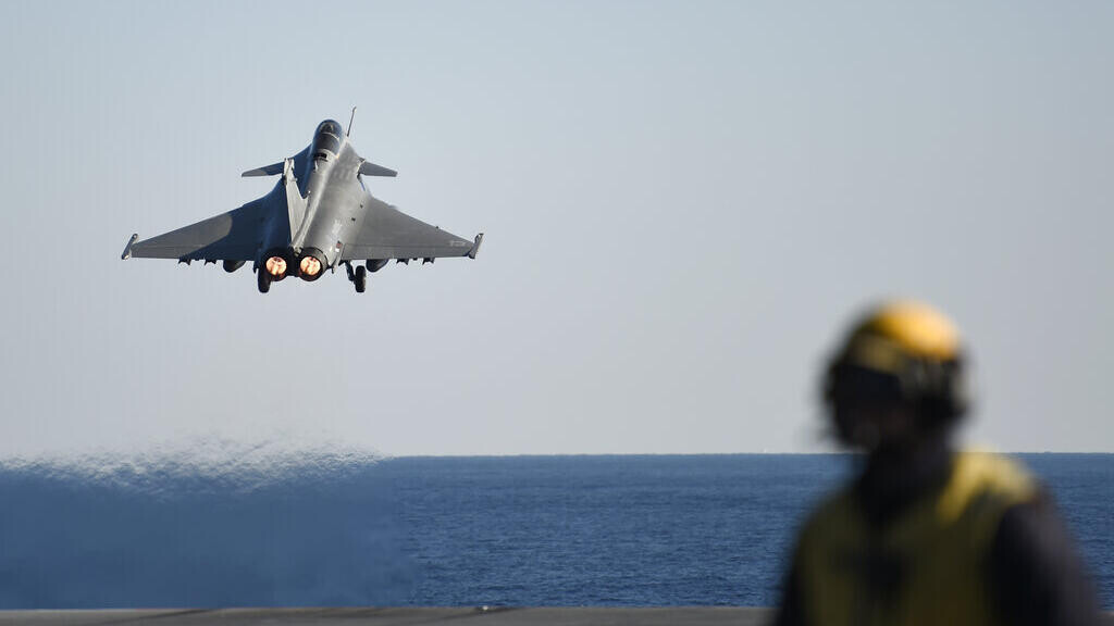 Francija izmanto “Rafale” savu bāzu aizsardzībai AAE