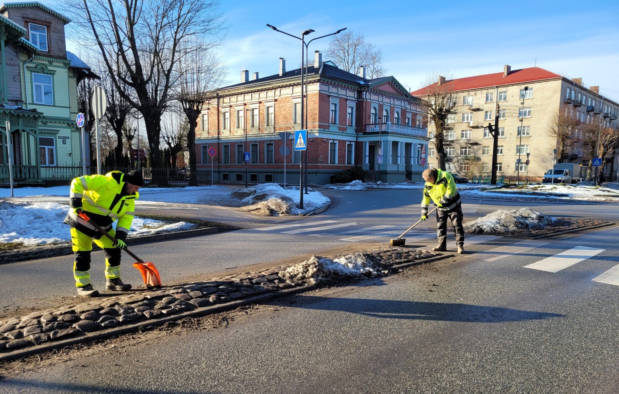 Saslauku un atkritumu savākšana turpināsies arī aprīlī un maijā