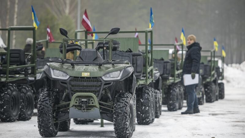 Latvijai nodos Ukrainai munīciju, automašīnas un kvadriciklus